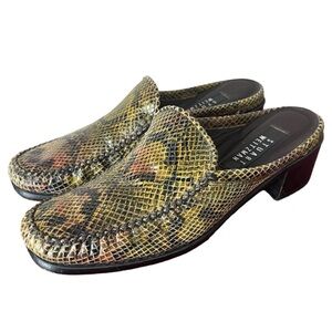 Stuart Weitzman leather mule/slides 9 AA